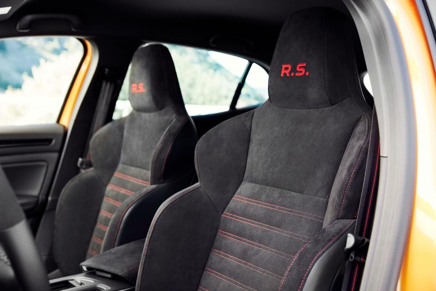 Интерьер Renault Megane R.S. Sport chassis 2018 года  (WW) (фото 35 из 41)